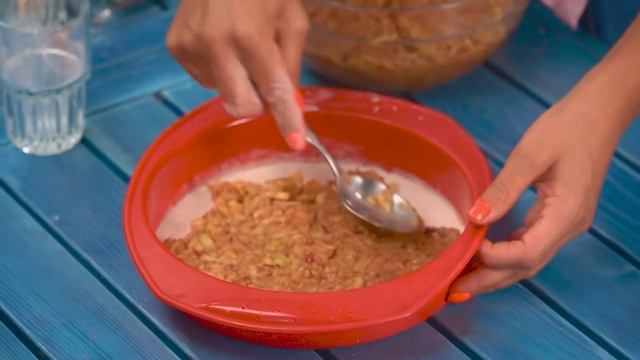 ОСТОРОЖНО! Этот яблочный пирог вызывает привыкание! Вкуснейший рецепт от Татьяны Литвиновой смотреть онлайн