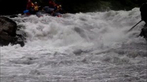 Прохождение порога Топоры - Река Белая, 2017