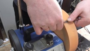 Tormek. Заточка кухонного ножа на новом круге от Grinderman. Sharpen kitchen knives.