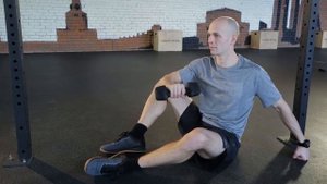 Вращение плеча наружу с гантелью