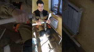 монтаж крана на радиатор отопления