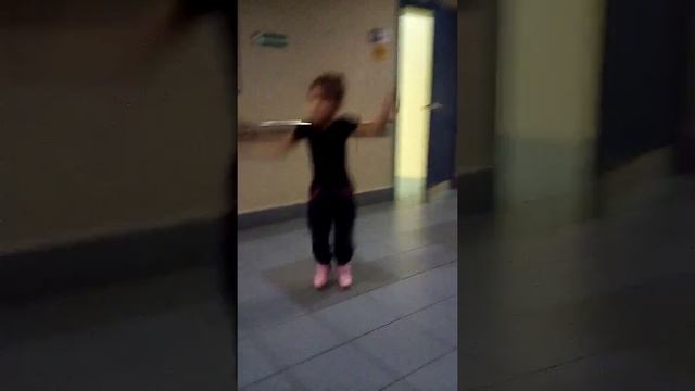 В течение 15 минут мы научились прыгать на скакалке смотреть онлайн