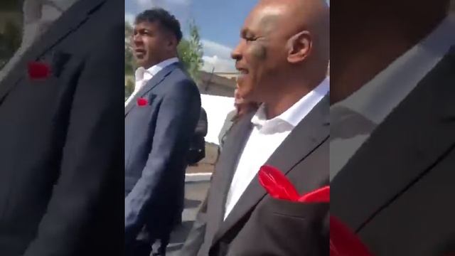 Mike Tyson and Kostya Tszyu Майк Тайсон и Костя Цзю в Челябинске