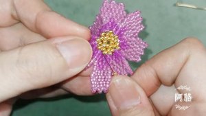 Космея из бисера