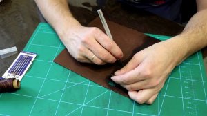 Чехол с гравировкой из кожи для метки от сигнализации.
