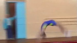 Прыжки на акробатической дорожке