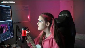 Акулич Играет на Укулеле и Поёт Песни. Akyuliych Поет и Играет на Стиме.