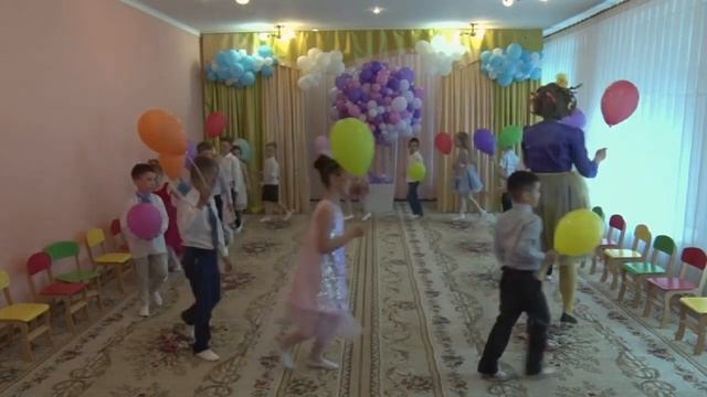 "Пусть всегда будет солнце!". Танец с воздушными шариками - доступно, весело и празднично! смотреть онлайн