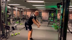 Пуловер в кроссовере с верхнего блока — техника выполнения упражнения