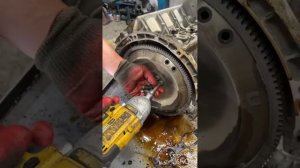 Поломка двигателя М272 мотор Мерседес.Перескачила цепь погнуло клапана