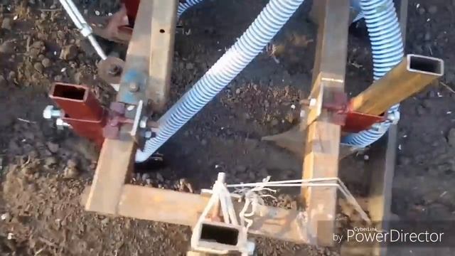 Высев фасоли саморобной сеялкой. смотреть онлайн