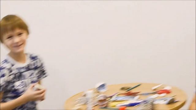 Платон и Фёдор делают ёлочные игрушки своими руками на уроке креативного мышления смотреть онлайн