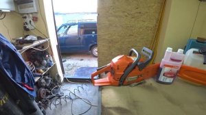 Спил верхушки дерева с помощью верёвок