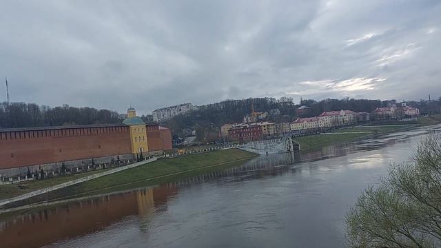 Днепр с моста у Крепости в Смоленске. Разлив смотреть онлайн