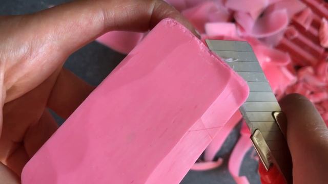 Режу мягкое мыло и делаю завитушки смотреть онлайн