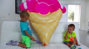 Learn colors with GIANT CANDY LOLLIPOPS Johny Johny  Yes Papa - Kids Won a Lot of Candy m&m's