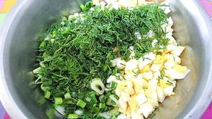 Блинчики с зелёным луком и яйцом