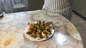 КУРИНЫЕ КРЫЛЫШКИ Готовятся быстро Получаются вкусно С поджаристой хрустящей корочкой.mp4