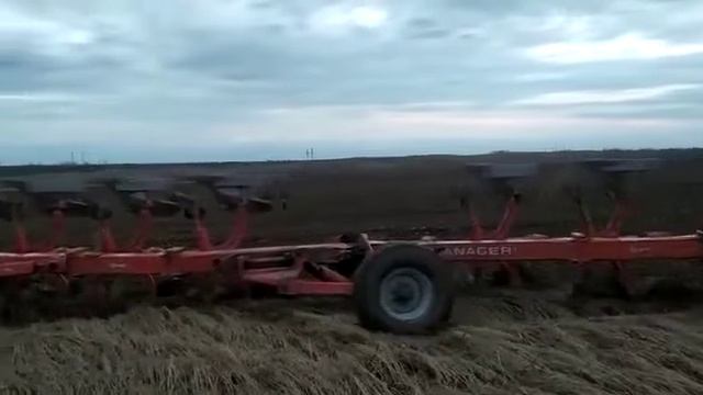 Подготовка к севу АО "Шексна" райграс однолетний БТЗ-243к и плуг Kuhl manager 7 корпусов часть 2 смотреть онлайн