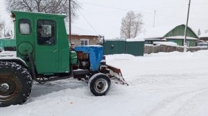 самодельный трактор с ДВС Т-25 Д-21 чистит снег