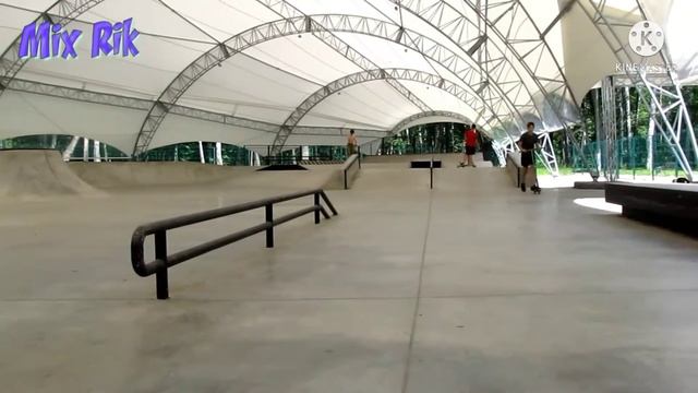 круто катаются на самокатах в Новомосковске Тульская область. смотреть онлайн