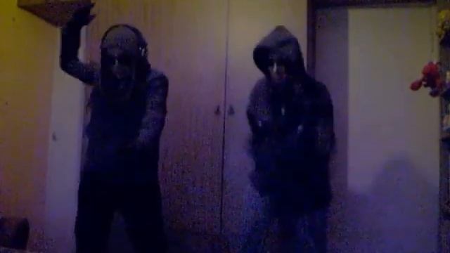 Кацудзо и Нииши в танце рассказывают о Bomfunk MCs смотреть онлайн