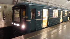 81-717/714 "Номерной" на станции "Октябрьская" Кольцевой Линии.