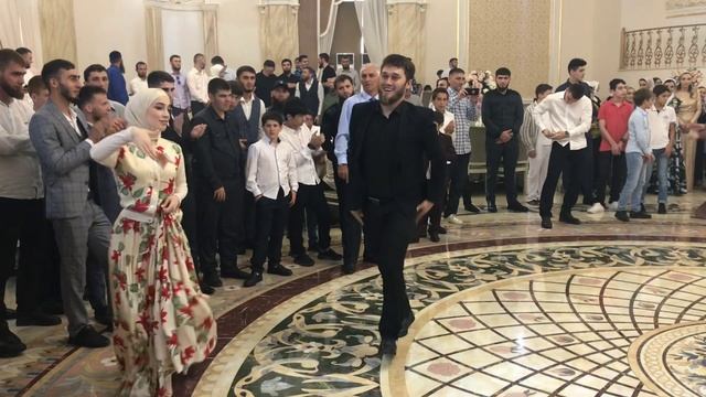 ЧЕЧЕНСКАЯ СВАДЬБА 2022 ЧЕЧЕНЕЦ ВЗОРВАЛ ТАНЦПОЛ