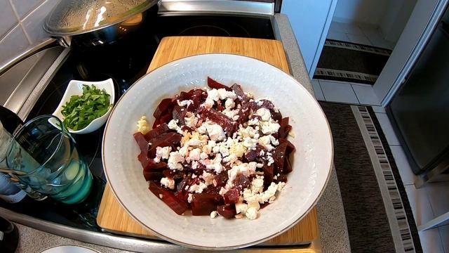 СВЕКОЛЬНЫЙ САЛАТ С СЫРОМ ФЕТА