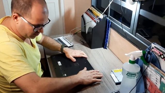 COMO TROCAR A BATERIA DO NOTEBOOK ACER ASPIRE E 15 смотреть онлайн