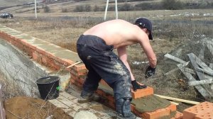 Кладка цоколя.