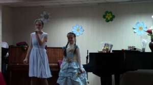 Елизавета и Вероника  - Наша мама (Мне утром мама заплетет косички)