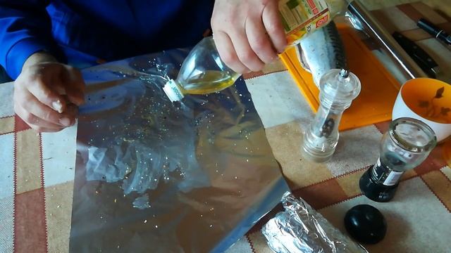 Самый простой рецепт скумбрии в фольге на мангале. Очень вкусно и полезно! смотреть онлайн