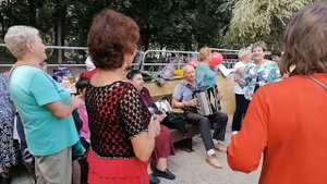 ВОРОНЕЖСКИЕ БАБУШКИ ПОД ГАРМОНЬ