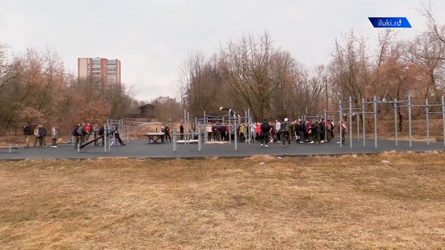 В Великих Луках прошел мастер-класс по воркауту смотреть онлайн