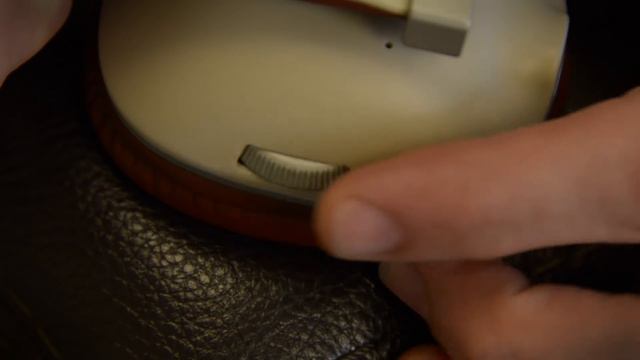 Polk Hinge Wireless Headphones - Hands On смотреть онлайн