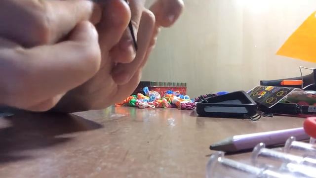 Мини паучок из резинок . Без станка . За 2 минуты смотреть онлайн