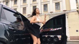 Автозвук ..громкая Мазда срывает юбку