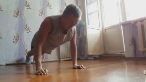 Отжался 80 раз в 60 лет.