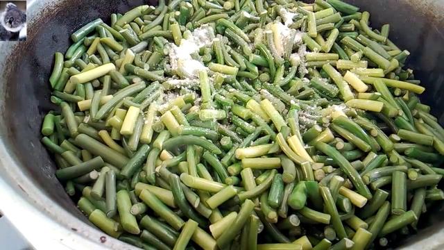 Как приготовить жареные чесночные стрелки в томате