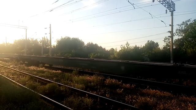 Грузовой Тепловоз ТЭЗЗАС-0020 с грузовыми вагонами платформа Станция Алматы-1жд вокзал Хроника-КТЖ.