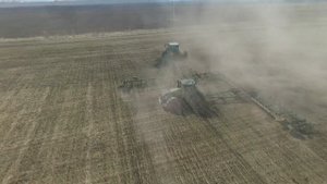 6.04.20. Боронование люцерны пружинной бороной.