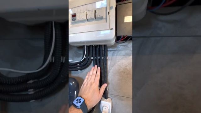 Современный дом , уличное джакузи . смотреть онлайн