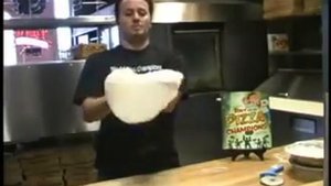 Обучение кручения теста лепешки пиццы от Tony Gemignani (на Английском)