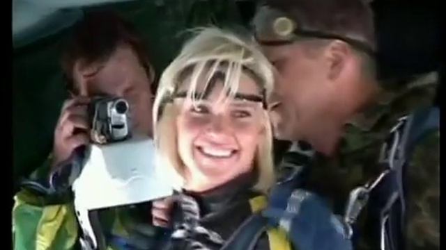 Глюк'Oza прыгнула с парашютом (31.07.2004) смотреть онлайн