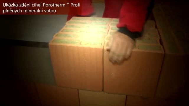 Postup zdění cihel Porotherm T Profi plněných minerální vatou