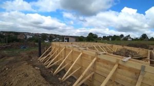 Монолитная лента на участке на склоне с высоким уровнем грунтовых вод