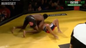 Джон Джонс Дэн Хендерсон