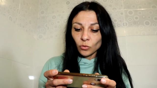 Тупая медсестра вернулась - Сергей и Юля делают уколы смотреть онлайн