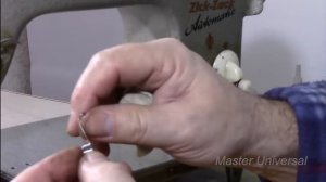 Регулятор натяжения верхней нити на швейной машине Кёхлер. Видео № 389.